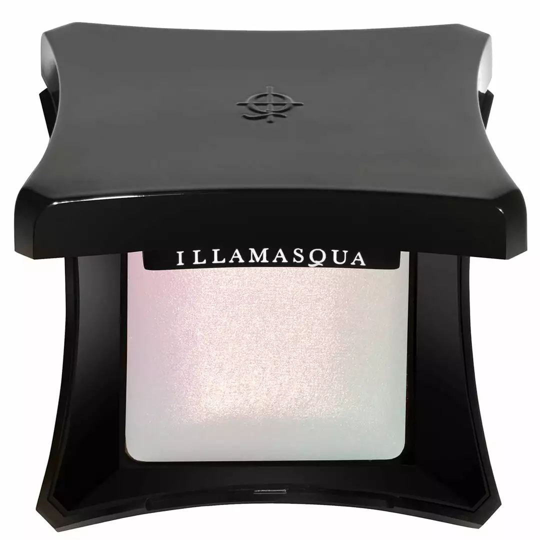 Illamasqua Beyond Powder Highlighter Face 1 Illamasqua Beyond Powder Highlighter Face